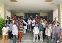 कब्रिस्तान में तोड़फोड़ के विरोध में मुस्लिम समाज का प्रशासन को ज्ञापन