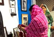 दिवंगत भरत सिंह कुंदनपुर के घर पहुंचीं वसुंधरा राजे, अर्पित की भावपूर्ण श्रद्धांजलि